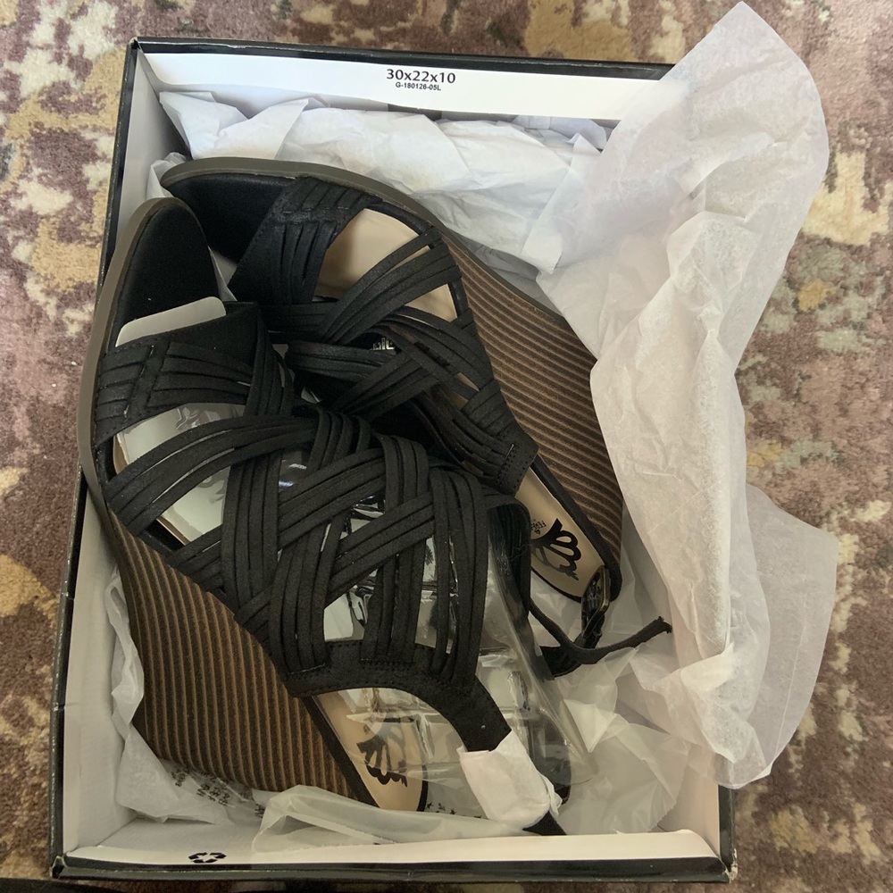 Black strappy wedges